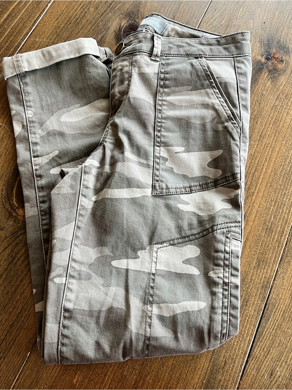 Wit & Wisdom Women’s Camo Cargo Pants-size 2